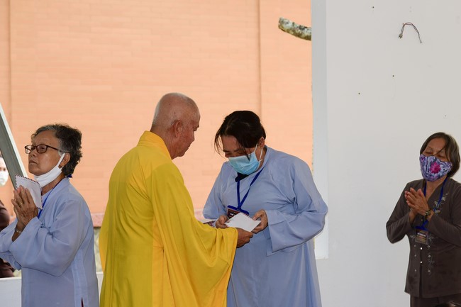 Giving gifts to oncology  patients attending One Day Retreat